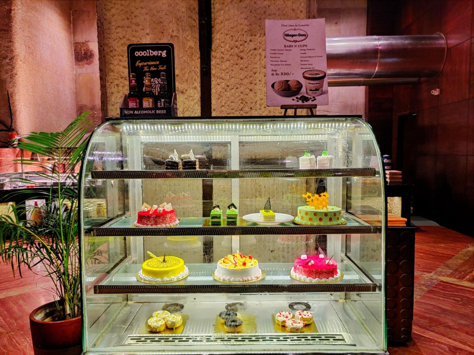 Fariyas Resort Lonavala Buitenkant foto